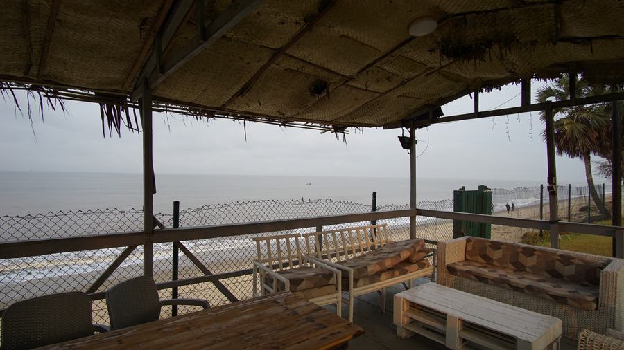 La terrasse face à l’océan